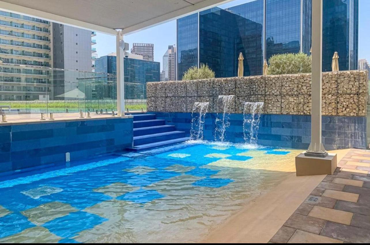 شقة New Luxury Modern Canal View. دبي المظهر الخارجي الصورة